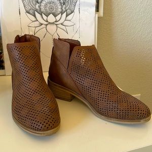 MADDENgirl Tan Booties with back zipper size 6.5US